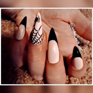 "What a Beautiful Webbing" Press-On Nails